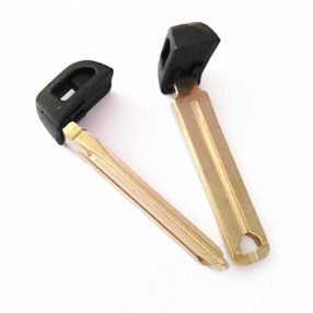   Toyota : Auris / Avensis / Corolla Verso / IQ / Land Cruiser / Prius / RAV4 / Urban Cruiser / Yaris - Szervizkulcs TOY48