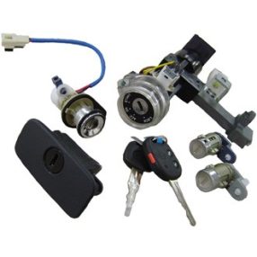 Autózárak , kilincsek , zárszerkezetek